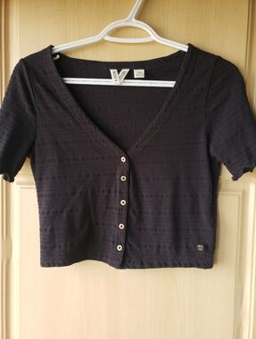 Roxy Black V-Neck Short Sleeve Crop Button Top